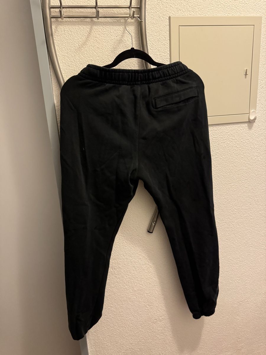 Nike Pantalons: Nike Jogginghose Grösse S  – D'occasion à Ebikon par Samira._. 1