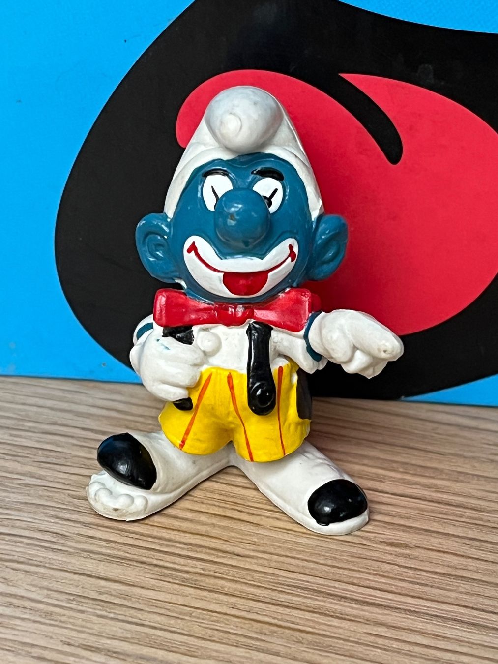 Schleich Figuren: Clown-Schlumpf, gelb-rote Hose – Gebraucht aus Lyss von Duckszone