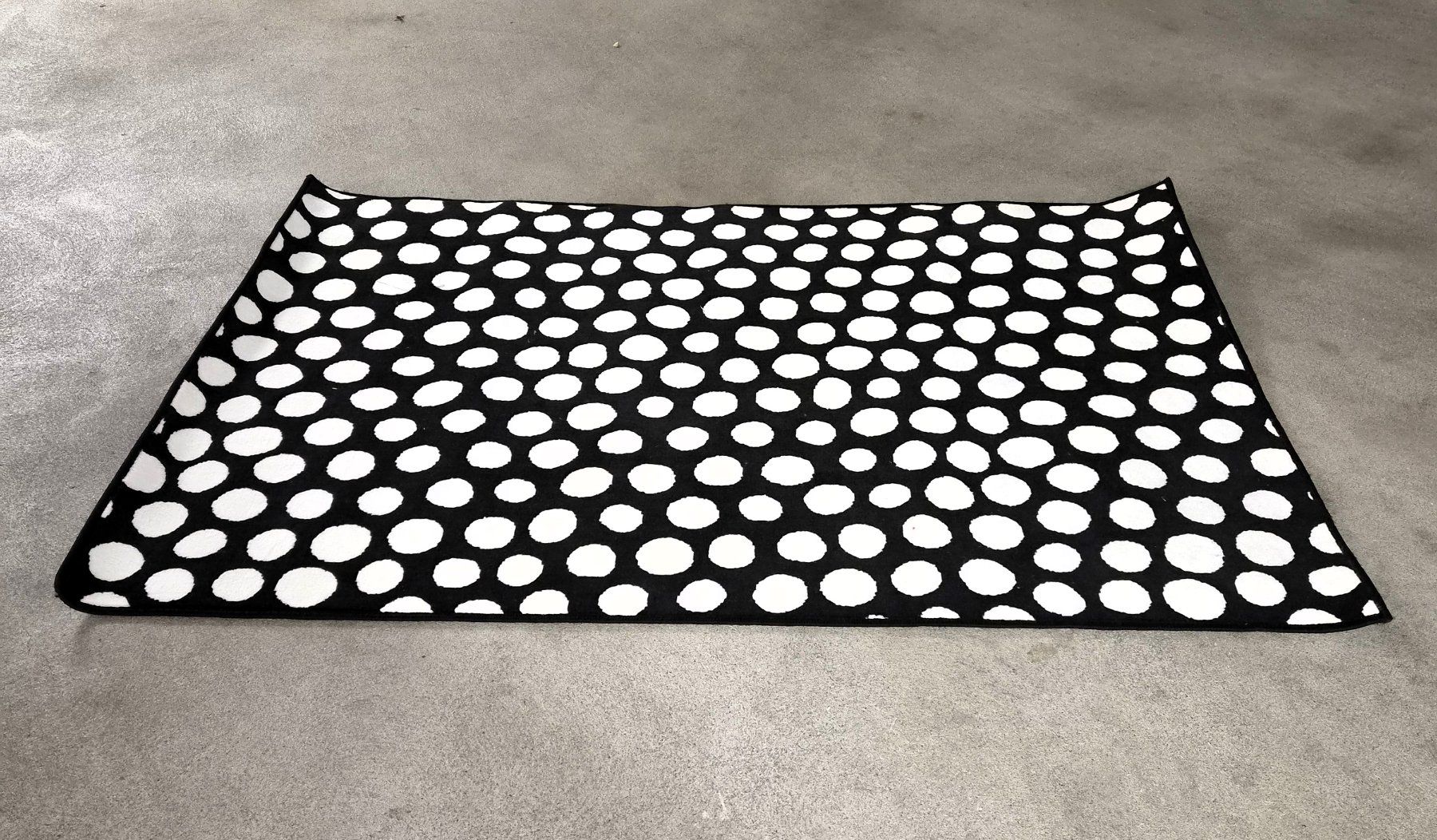 Teppiche: IKEA Teppich mit Punktemuster – Gebraucht aus Dättwil AG von Fope60 1