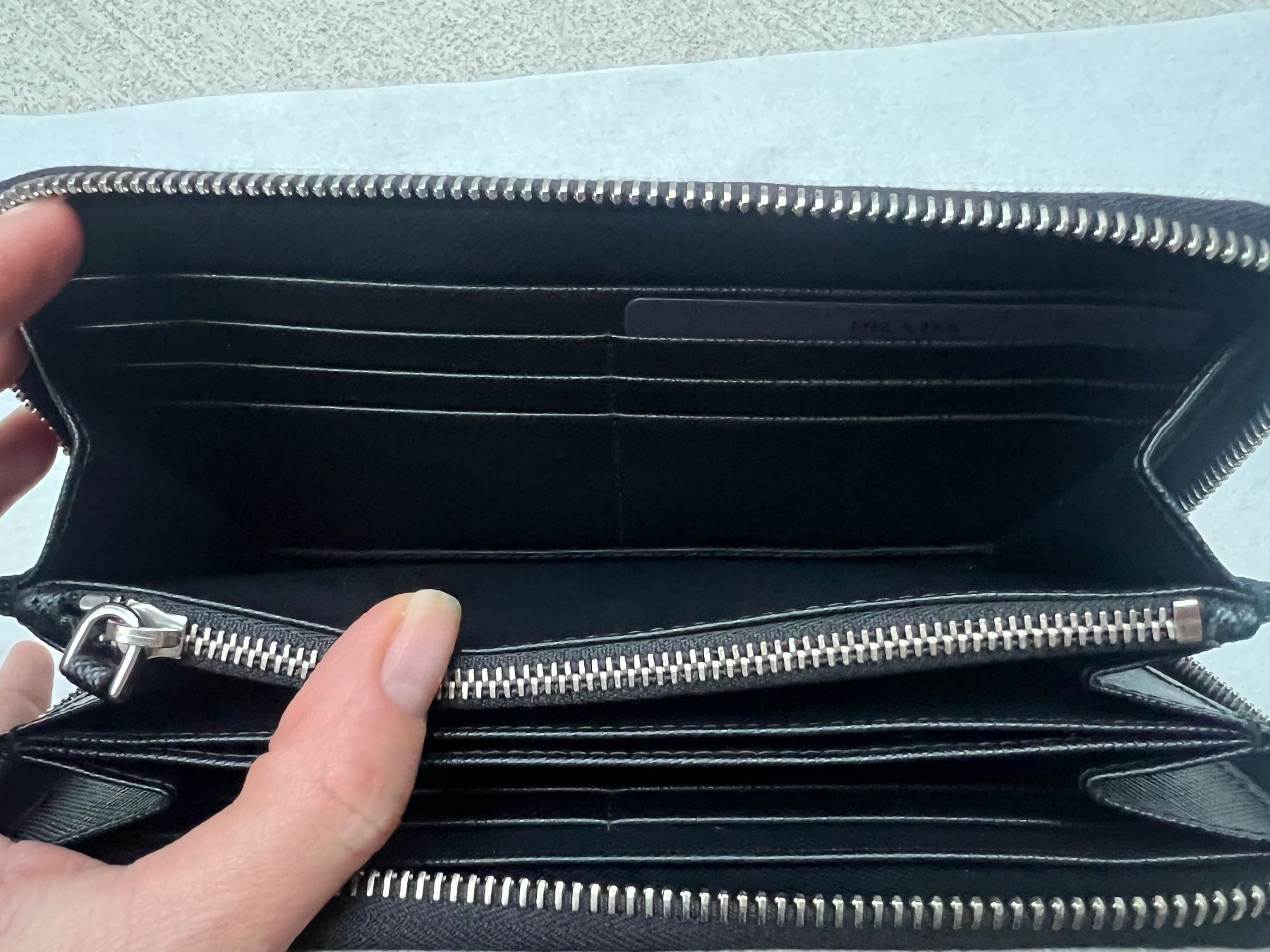 Portamonete: Prada Geldbörse nero+bianco – Nuovo (secondo la descrizione) da Dübendorf venduto da fadrinli 3