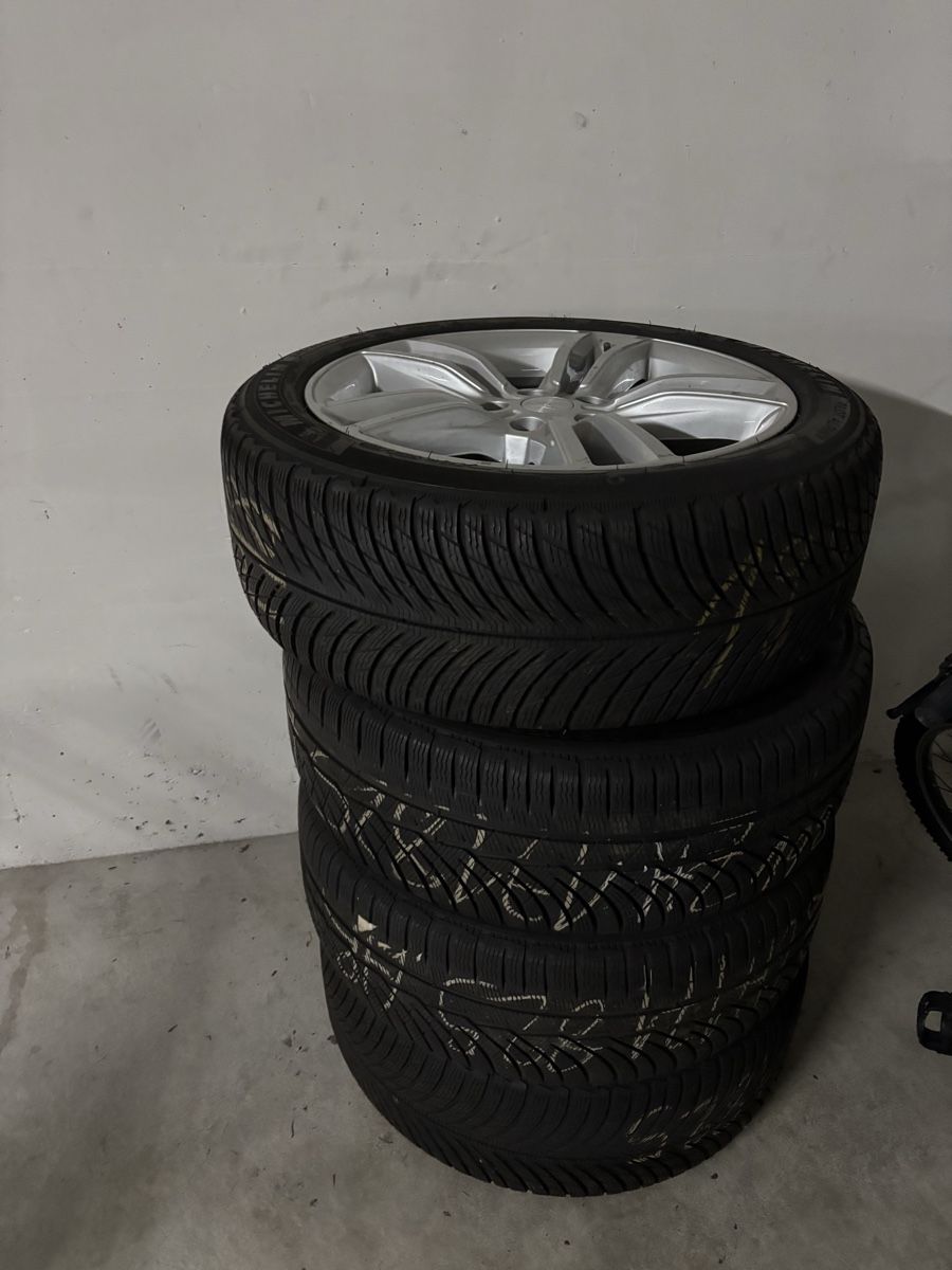 Pneus & Roues: 19" winter tires- tesla model S – D'occasion à Wallisellen par jantotof 1