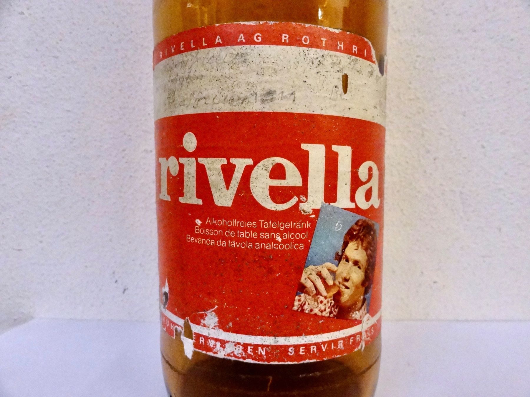 Altro in Stoviglie & Bicchieri: alte Flasche RIVELLA ROTHRIST 1973 – Usato da Kerzers venduto da Flaschenposten 2