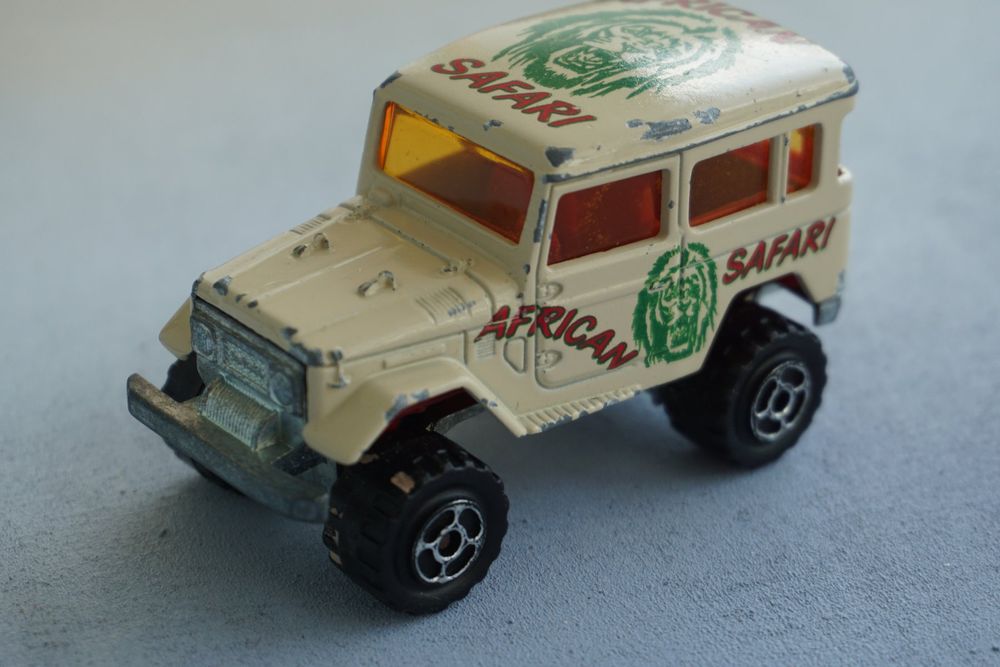 Lot 4 Majorette Toyota Land Cruiser 1/36 + Remorque - Occasion