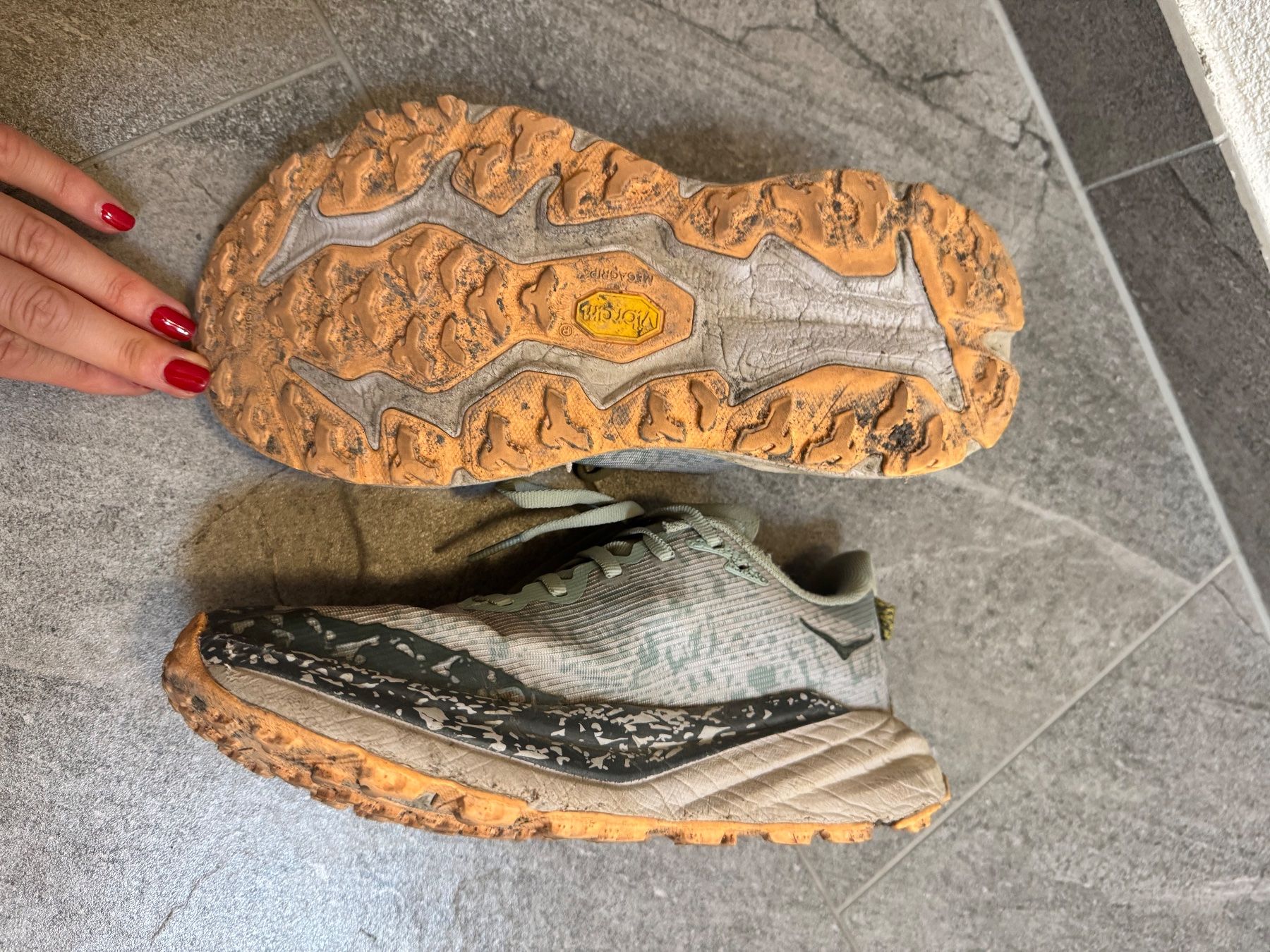 Hoka One One Damenschuhe: Hoka de course speedgoat 6 – Gebraucht aus St-Pierre-Clages von Norardini14. 1