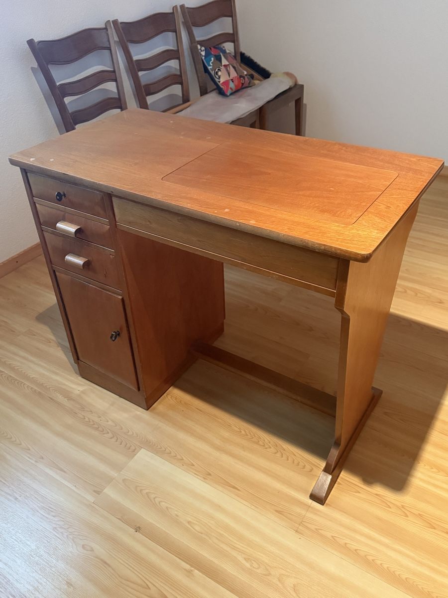 Scrivanie: Retro Holzschreibtisch – Usato da Windisch venduto da _sru_