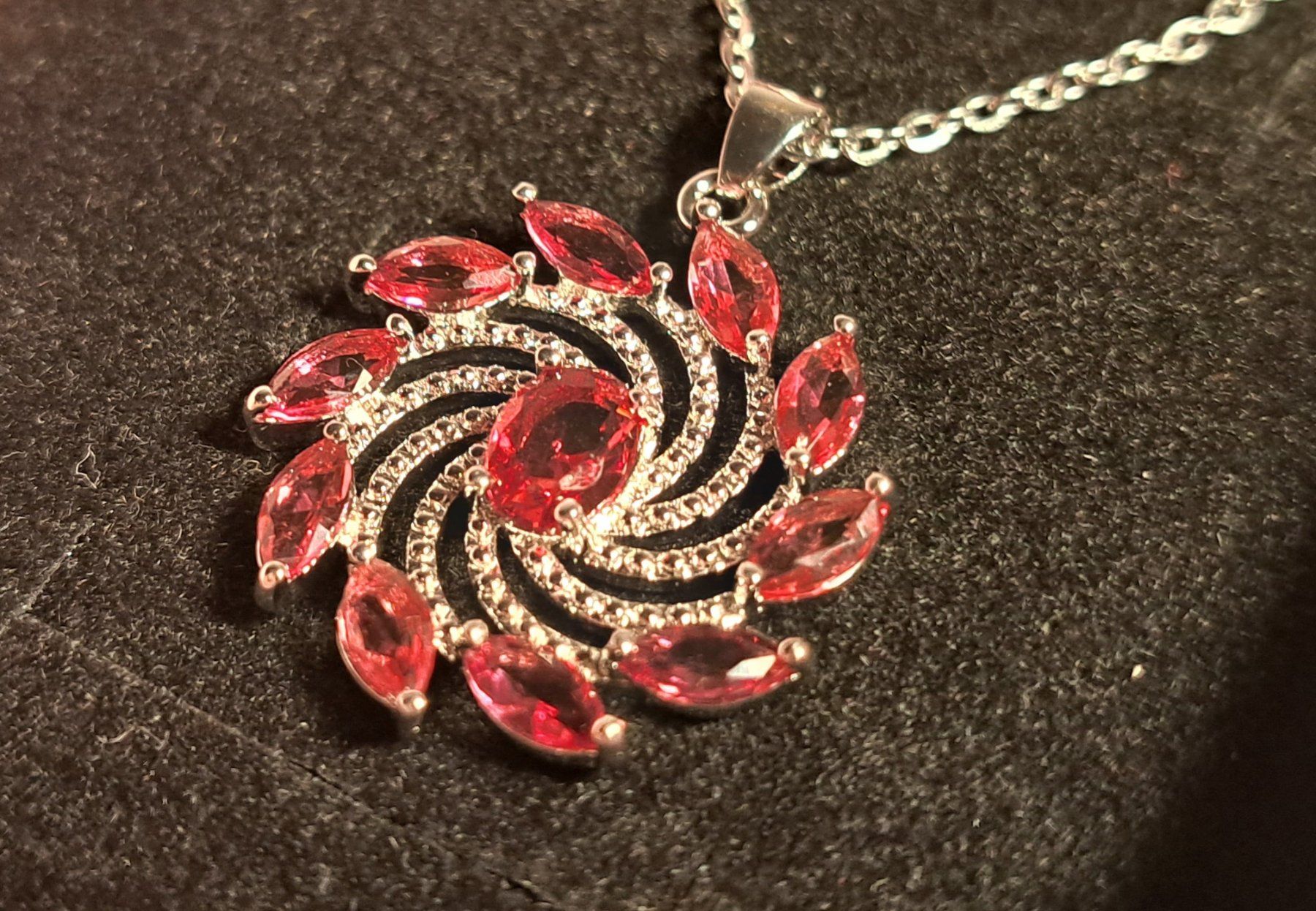 Ketten: Collier avec pendentif fleur en zircon – Neu und originalverpackt aus St-Imier von supernova21 1