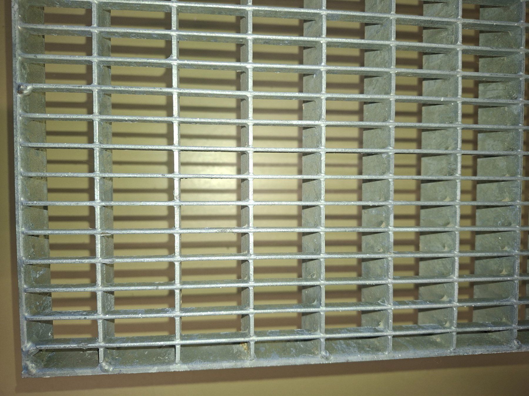 Griglie e Inferriate: Metallgitter /Podest – Usato da Zug venduto da Bauteile-Zug
