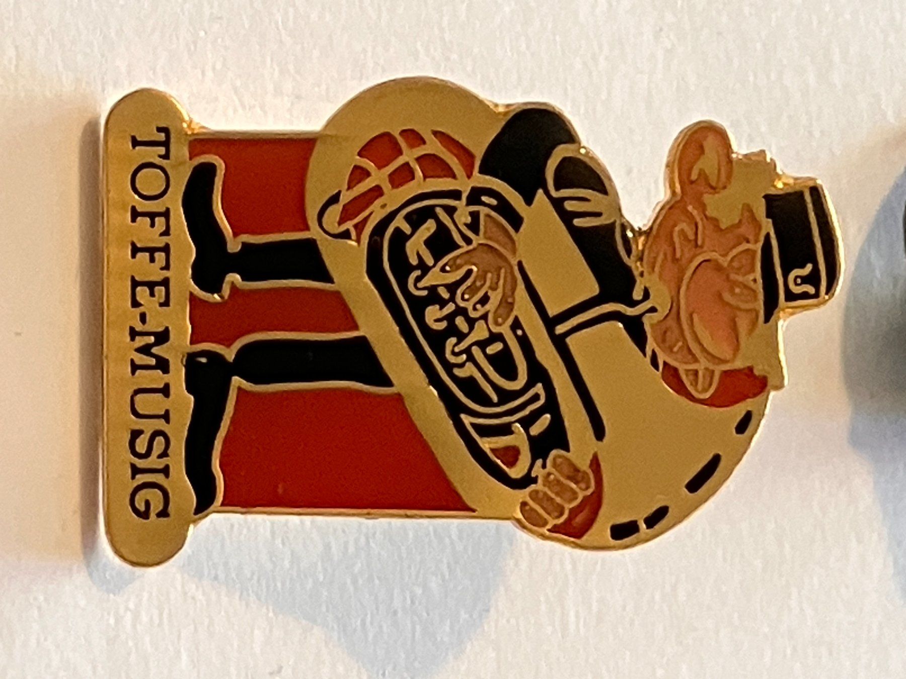 Placchette & Badge: 1 Pin Toffe Musig – Usato da Basel venduto da djwwpp
