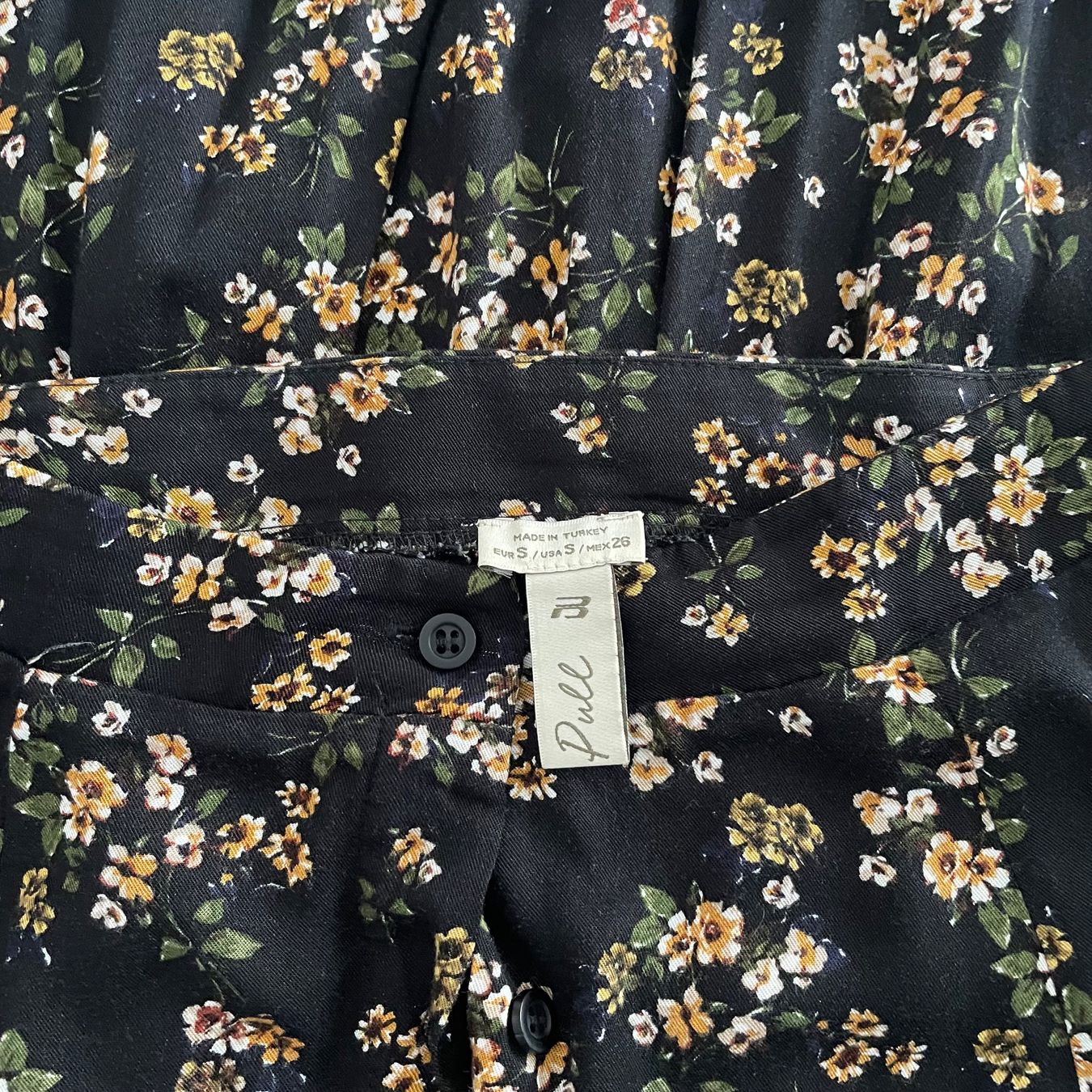 Pull&Bear Gonne: Floral black maxi skirt from pull&bear – Usato da Agno venduto da Ali99 1