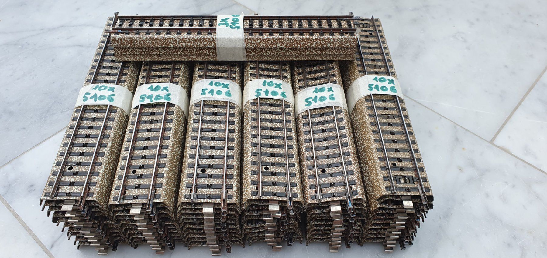 Märklin Modellini di ferrovie: 63x Märklin M-Gleis 5106 – Usato da Ernetschwil venduto da Cob1998