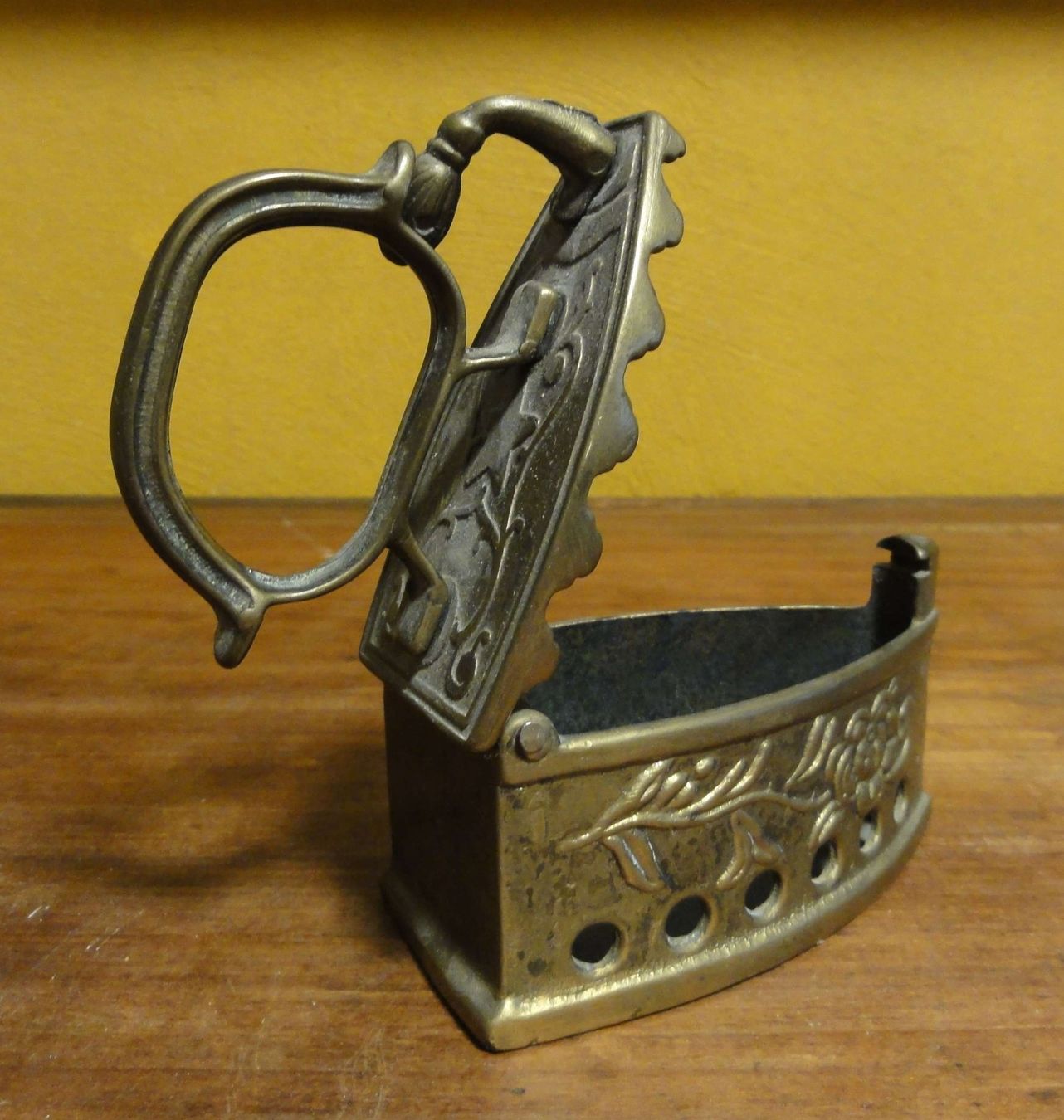 Ferri da stiro: Bügeleisen antik, 2 Stück – Usato da Wohlen AG venduto da Flusslauf 7