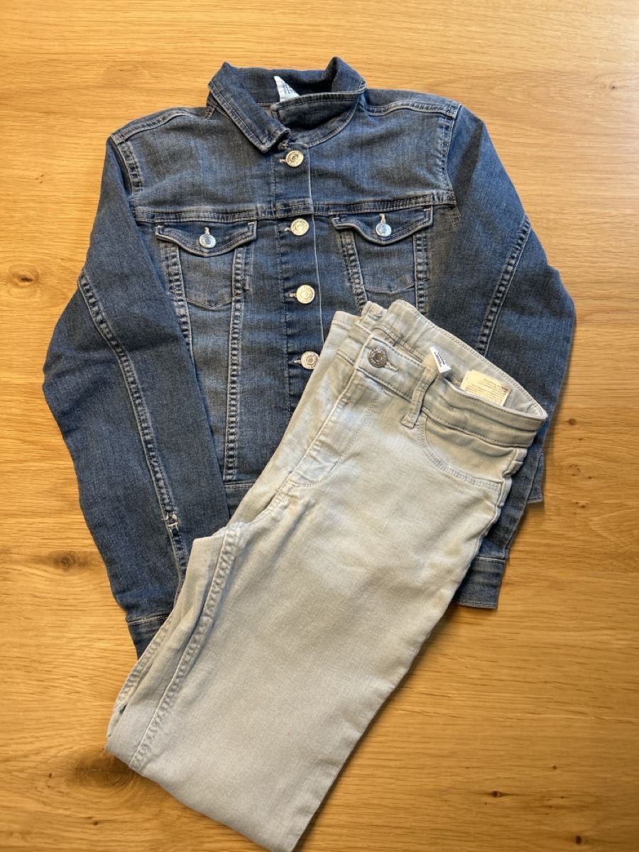 Pantaloni: Jeans und Jeansjacke Grösse 140 Mädchen  – Usato da Mels venduto da Muscledbabe