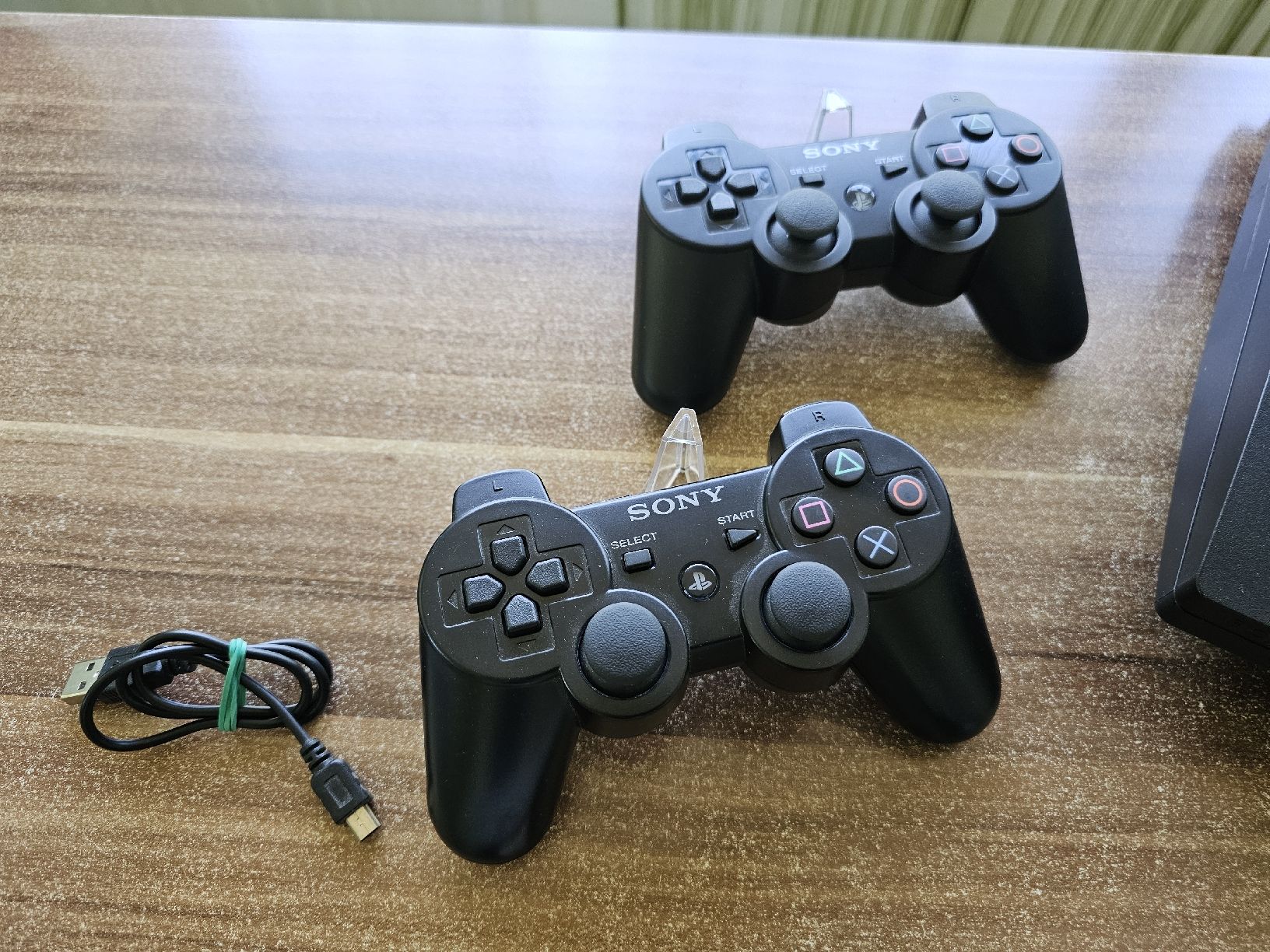 Sony Console: Playstation 3 mit 2 Controller + 3 Spiele! Top! – Usato da Hünenberg venduto da Bigelli0 3