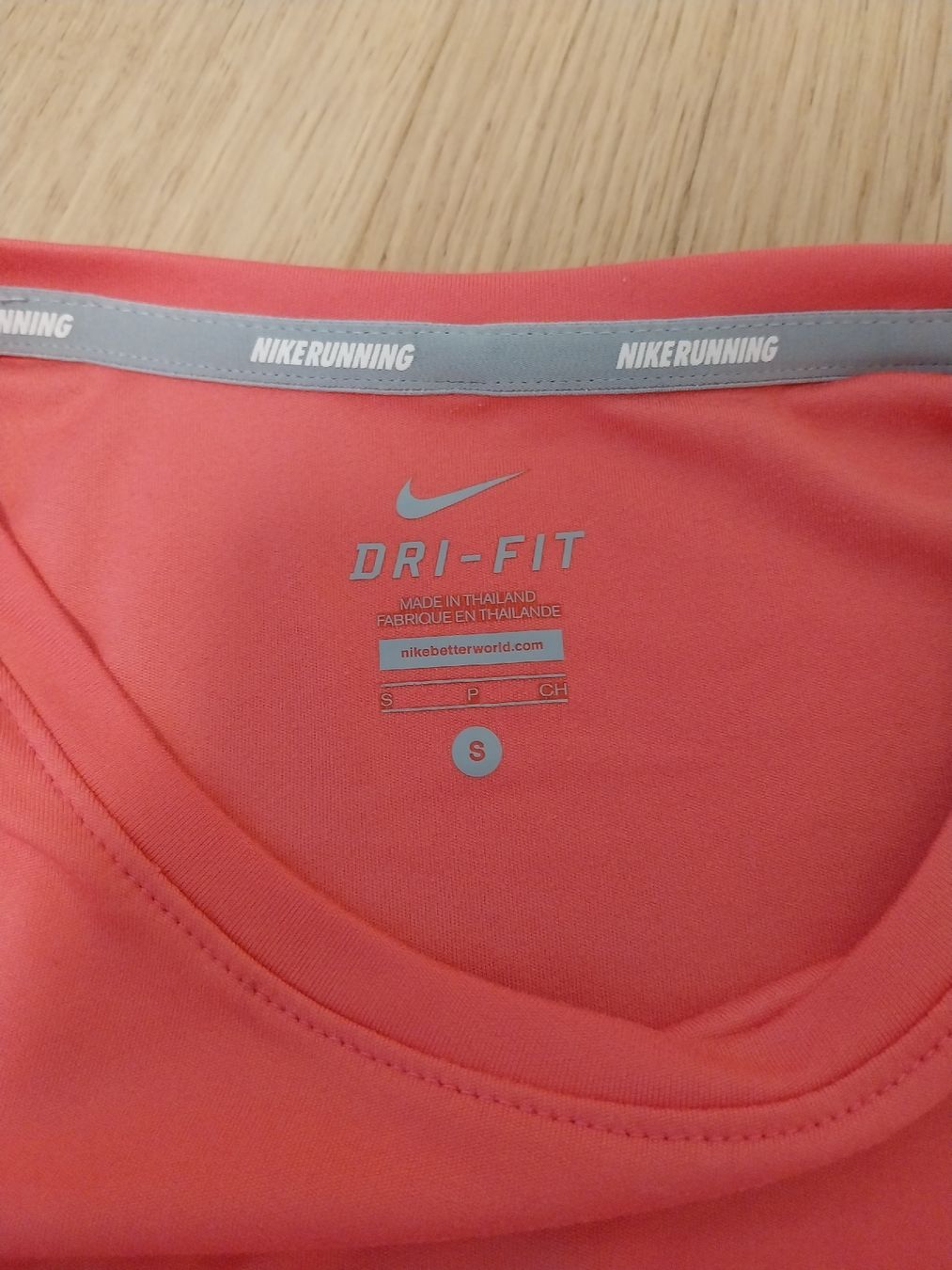 Nike T-shirts: Nike Running Top S – D'occasion à Oberwil BL par A.Mohler 2