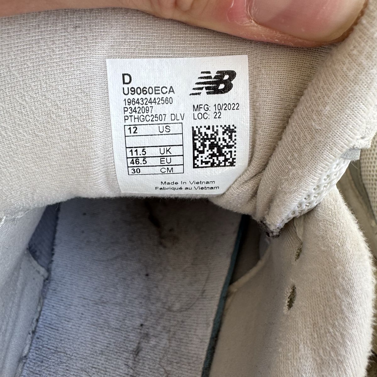 New Balance Scarpe da uomo: New Balance 9060 Grösse 46.5 – Usato da Itingen venduto da JDG11 3