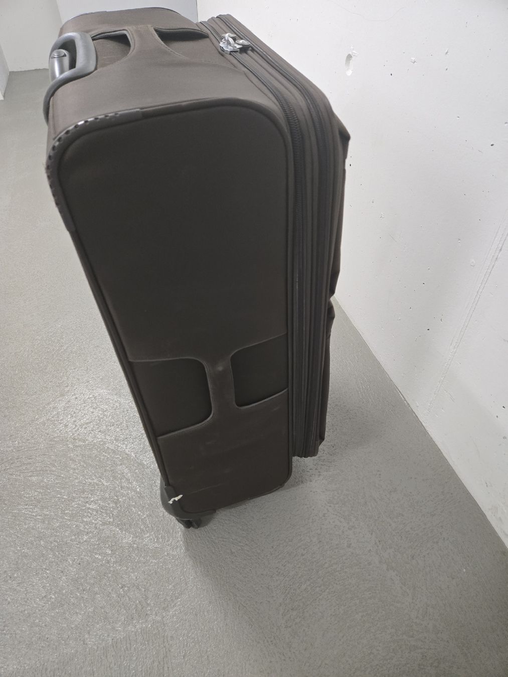 Valises de voyage: Large size suitcase – Neuf (Voir description) à Aesch BL par mun_jm7v 3