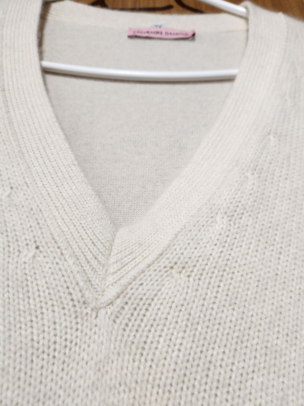 Maglioni & Felpe: Pull Cachemire Damour blanc col V taille XL – Usato da Niedergösgen venduto da Eva2410 7