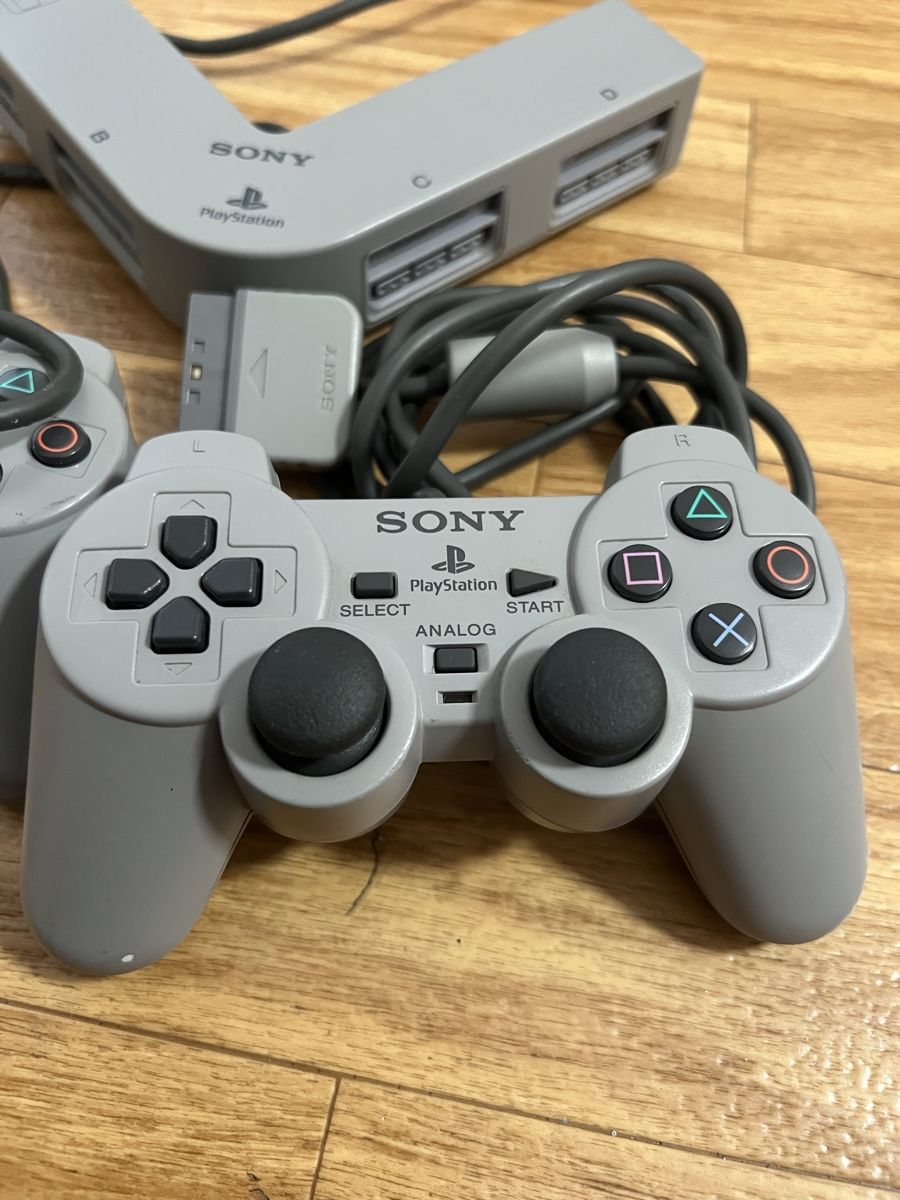Sony Controller: Sony PlayStation PS1 Multitap Original + Analog Controller S – Usato da Muralto venduto da dan_pf8r 1