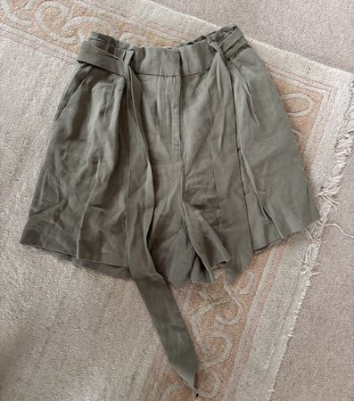 kurze Stoffhosen