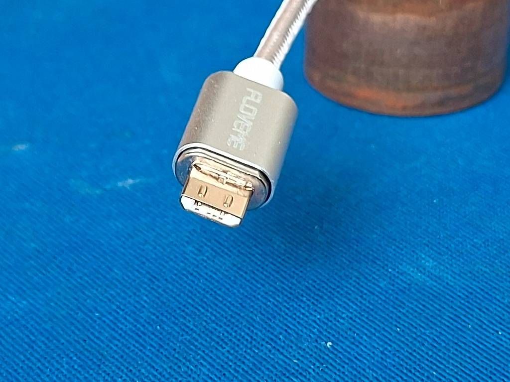 Cavi: USB micro Ladekabel Datenkabel mit Magnetkupplung Neu – Usato da Schafisheim venduto da Kef1 4