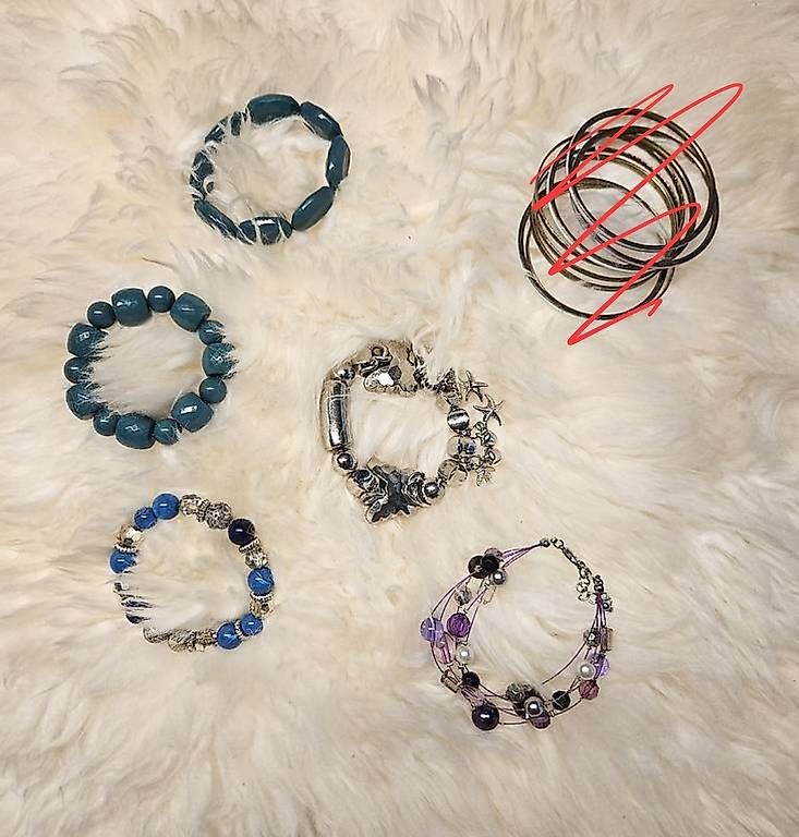 Armbänder & -reifen: Armbänder – Gebraucht aus Rotkreuz von Kaffitanteli