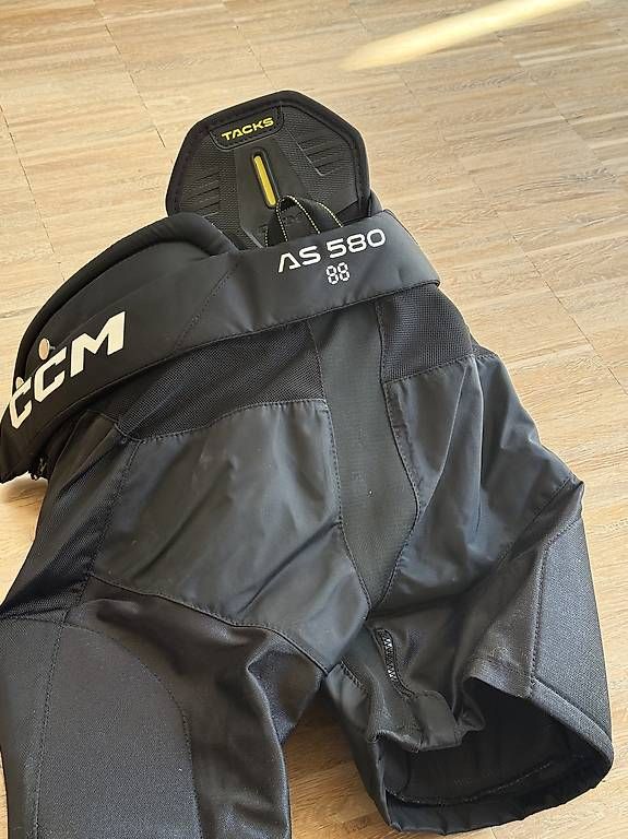 Pantalons: CCM AS 580 Eishockeyhose – D'occasion à Bern par taebbern 2