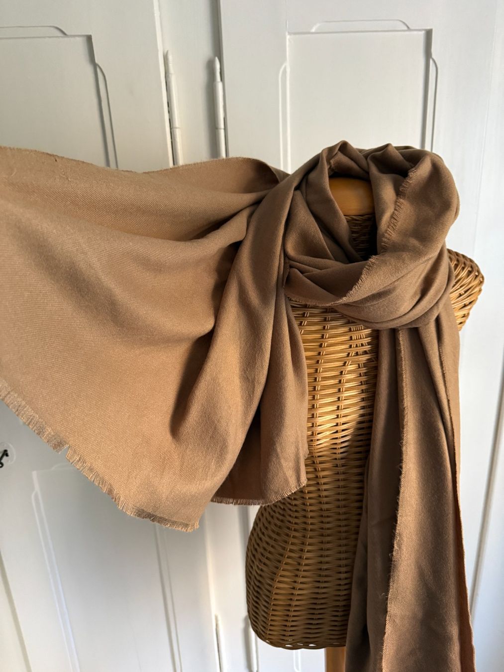 Zara Foulard & Sciarpe: ZARA - Schal Tuch hellbraun gross – Usato da Zürich venduto da Diazaio 1