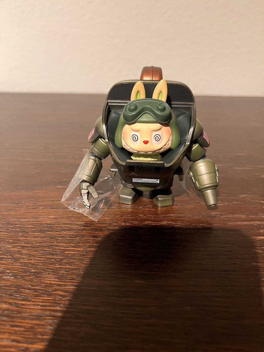 Pop Mart Statuette: Zimomo x Ma.K: The Emerald Vanguard – Nuovo (secondo la descrizione) da Baar venduto da gao_9tn9 3