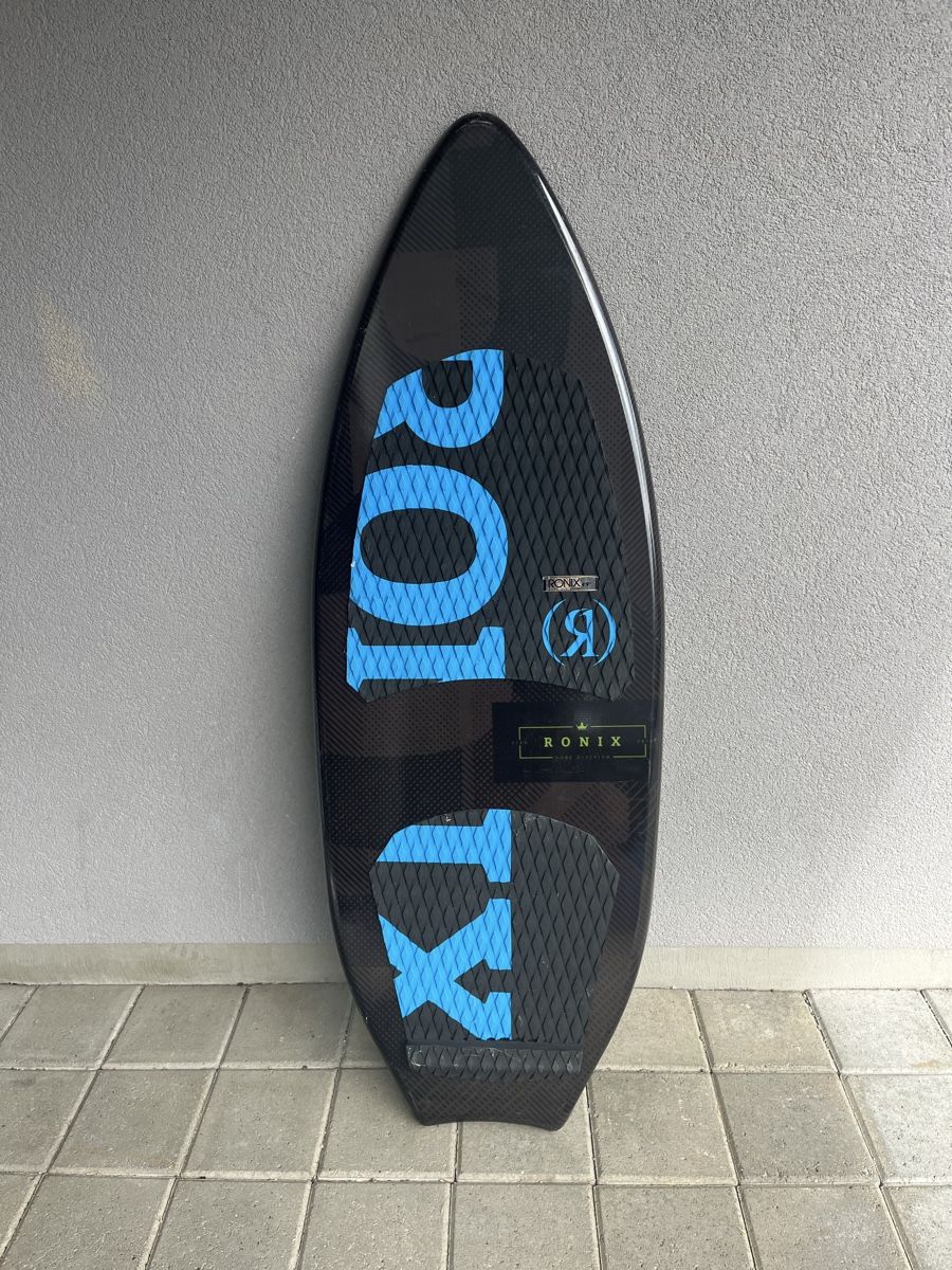 Ronix Planches de surf: Wakeboard Ronix District Grösse 138cm neuwertig – D'occasion à Domat-Ems par Oenpelli
