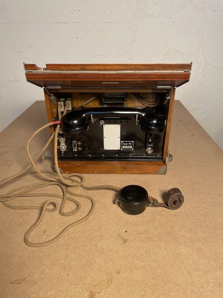 Telefone: Schweizer Armee - Feldtelefon Modell 1932 – Defekt aus Fribourg von JohnB4