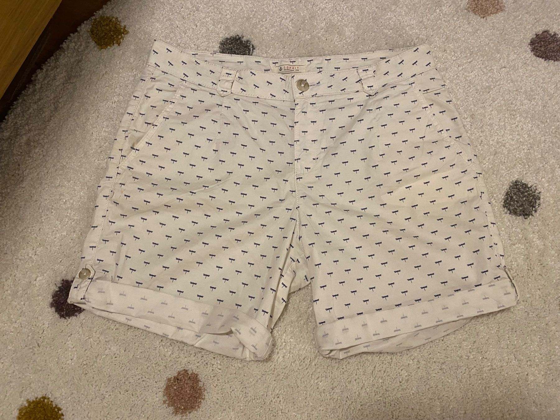 Esprit Pantaloni: Esprit Shorts Damen 38 – Usato da Summaprada venduto da hirschuh506