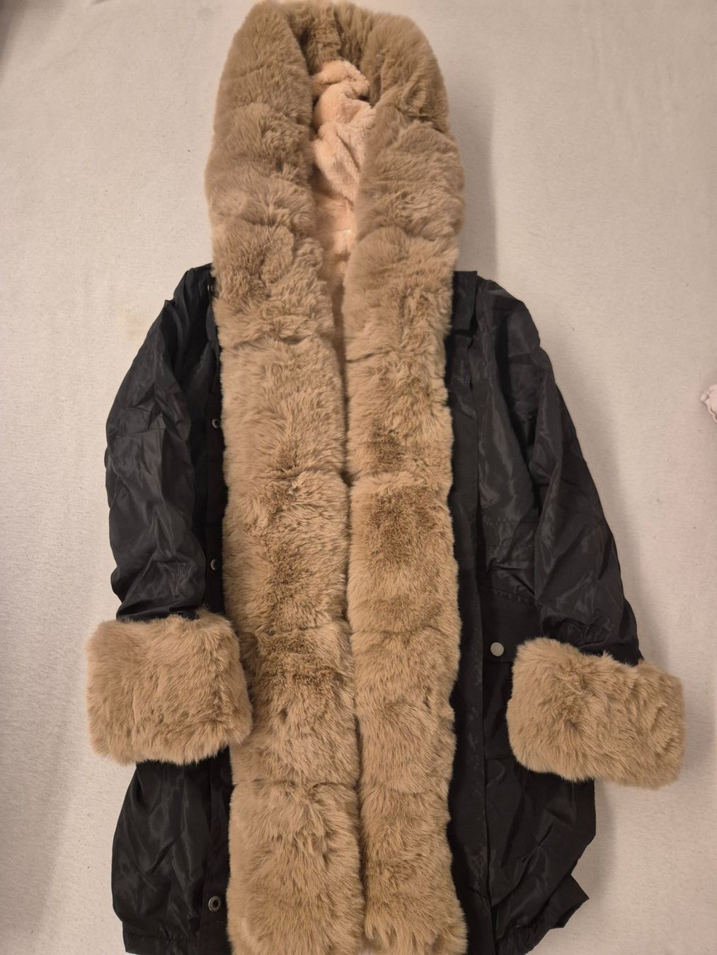 Cappotti: Warme Winterjacke mit Kunstfell, Grösse S, Neu! – Nuovo (secondo la descrizione) da Glattfelden venduto da Jenoptik 2