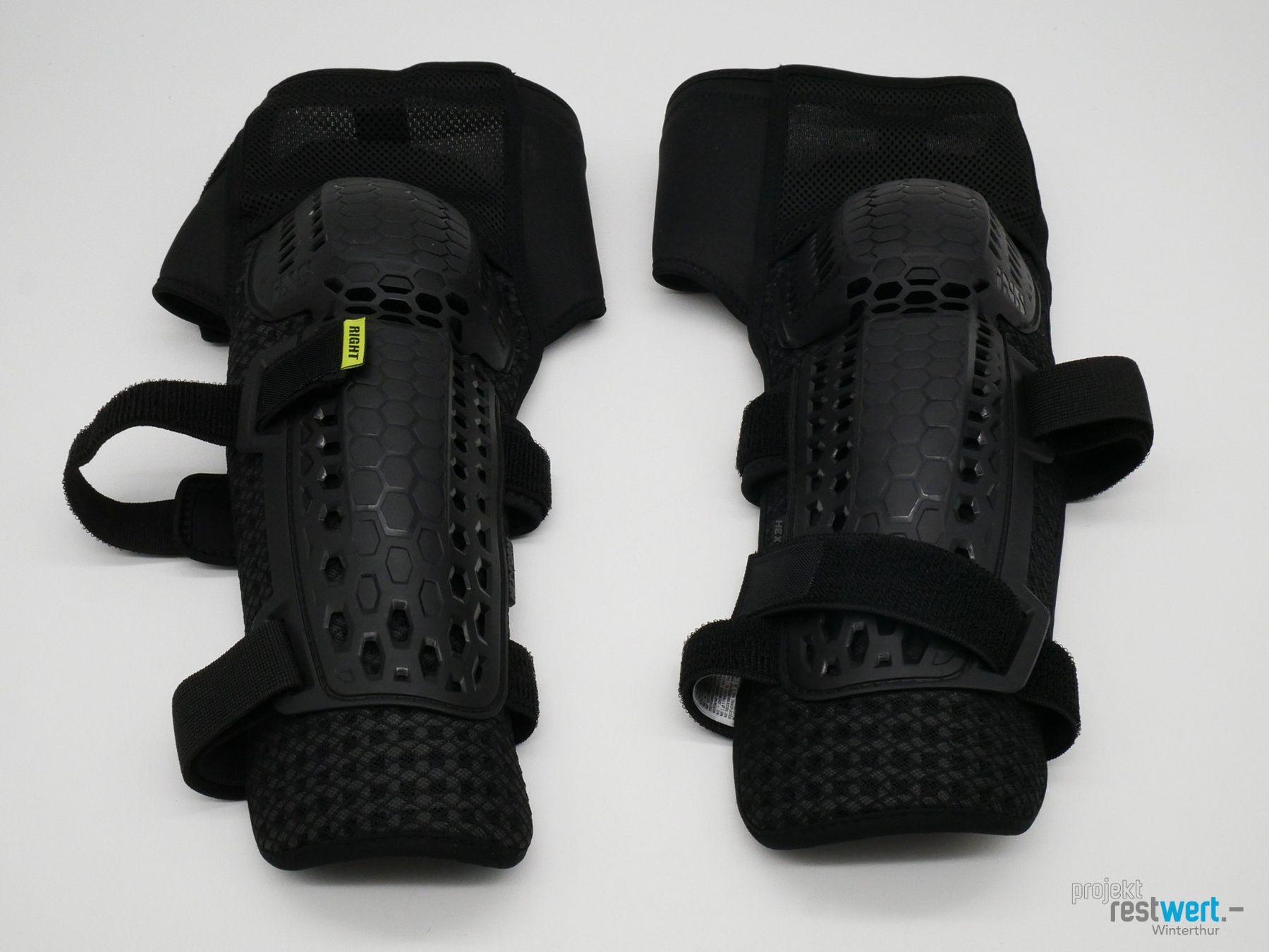 IXS Protezioni & Imbottiture: IXS Knieschoner Hex+ – Nuovo (secondo la descrizione) da Winterthur venduto da Restwert_Winterthur