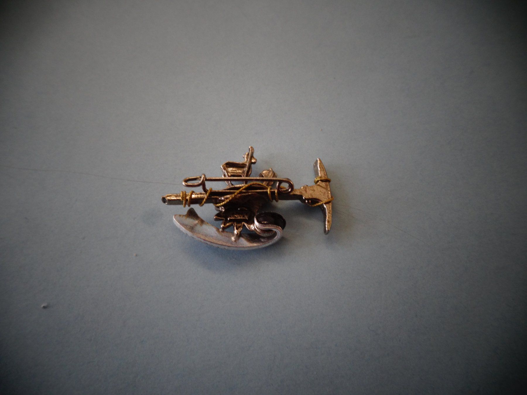 Spille & Fermagli: Alter Anstecker Montana – Usato da Neerach venduto da jenny062 1