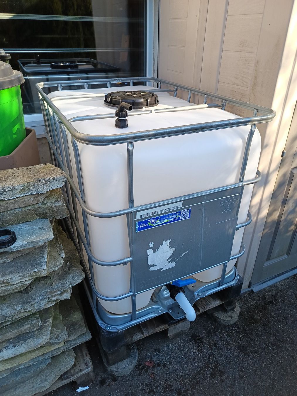Abbeveratoi e trogoli: Wassertank 2er-Set 2x 600l – Usato da Safenwil venduto da Xxsnoopyxx 1