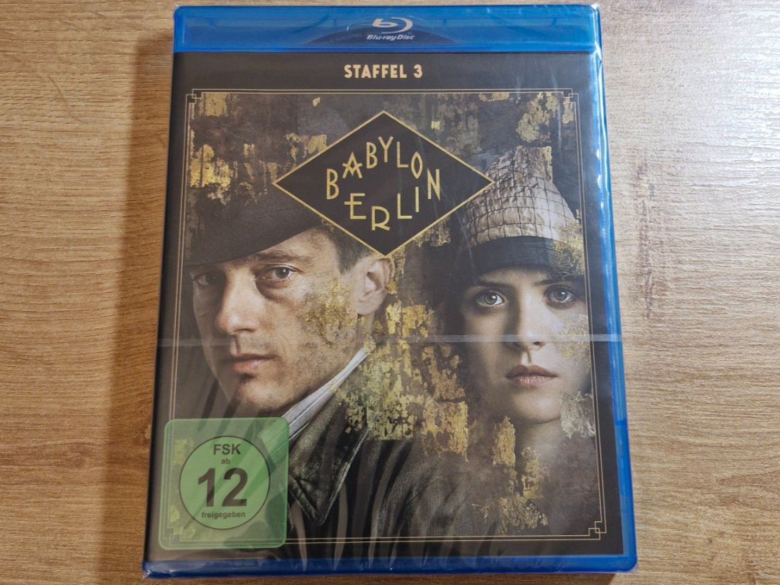 Tutti i DVDs: Babylon Berlin - Staffel 3 NEU OVP Bluray – Nuovo e nell'imballaggio originale da Pfungen venduto da Whitie