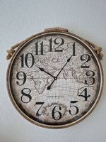 Große Wanduhr