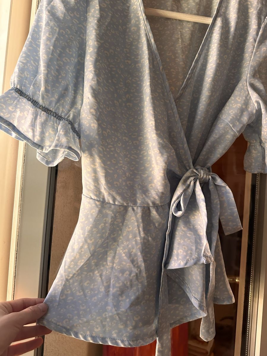 Vero Moda Top: Vero Moda Wrap Top, Pale Blue Floral – Nuovo (secondo la descrizione) da Zürich venduto da BettinaMarie2308 4