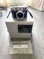 Leica M10-R comme neuf, thumb grip, et 2 batteries