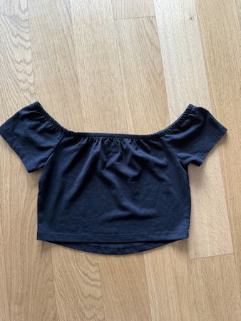 Schwarzes Pamela x NA-KD Crop Top, Grösse M, neuwertig!