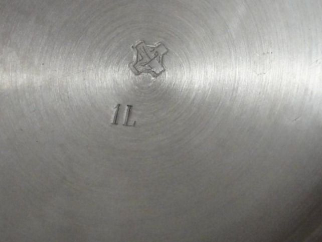 Tutte le decorazioni: Zinnkanne 1 liter  mit Stempel – Usato da Steffisburg venduto da Robinh.17 5