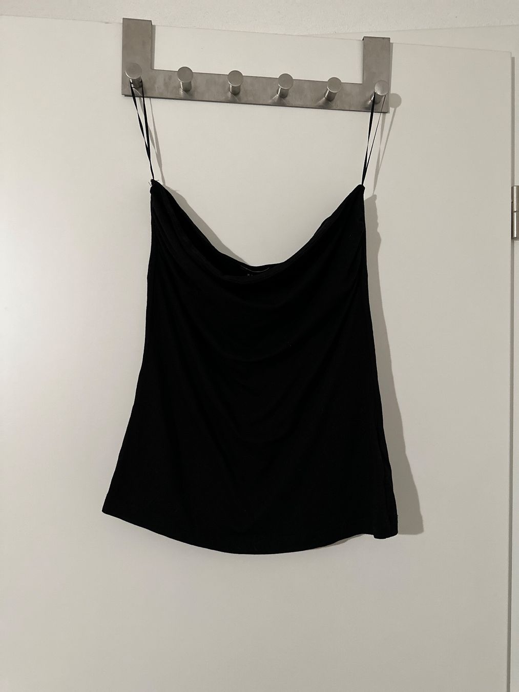 H&M Top: Top sans manche noir – Nuovo (secondo la descrizione) da Cheseaux-Lausanne venduto da Cerfynie