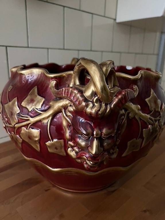 Vasen & Gefässe: Cache-pot décoratif rouge et or avec motif de feuillage – Gebraucht aus Aurigeno von nkj_6kgj 1