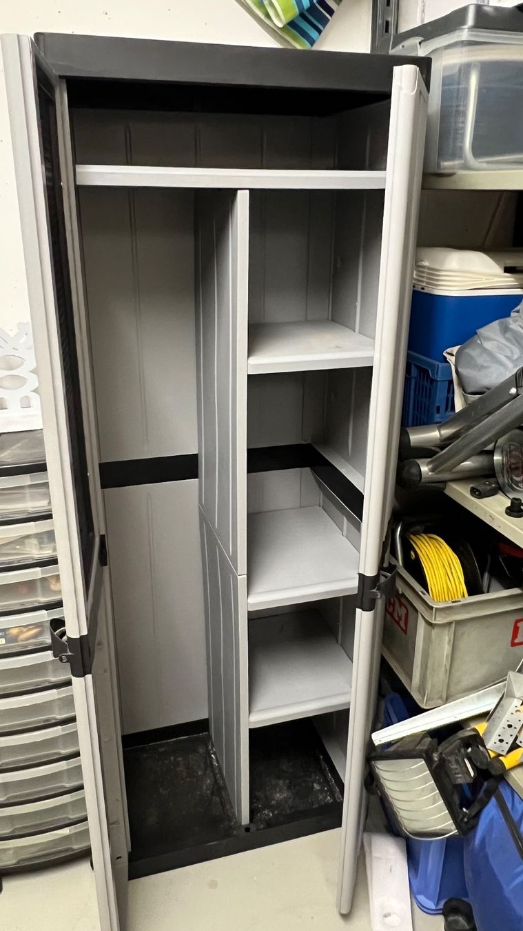 Armadi: Kunststoff-Schrank Grau – Usato da Grüningen venduto da p_c_29hj 1
