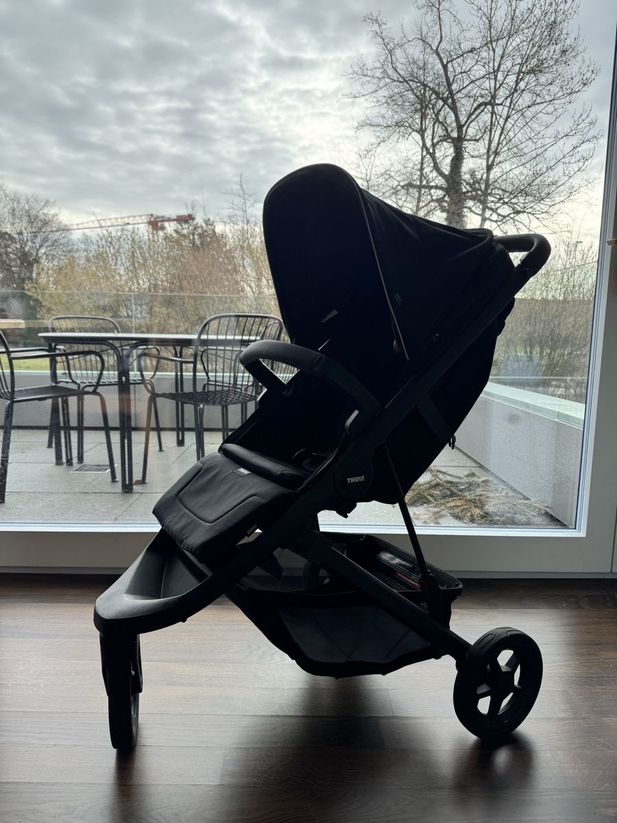Thule Kinderwagen: THULE Spring schwarz – Gebraucht aus Küsnacht ZH von BSH1983