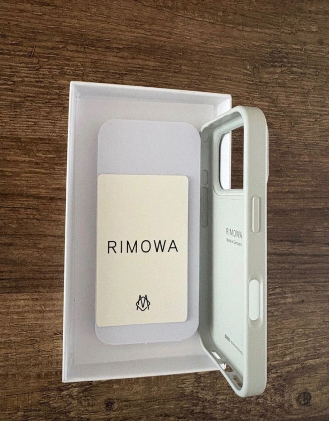 Apple Covers & Schutzfolien: IPhone 17Pro Rimowa Hülle – Gebraucht aus Chur von Madeys 1