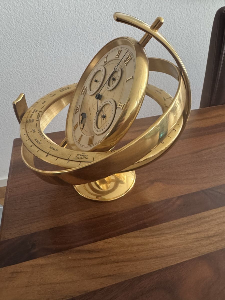 Gübelin Pendules & Horloges murales: Weltzeituhr Globus Messing Gübelin mit Mondphase  – D'occasion à Sursee par TeamBully 3