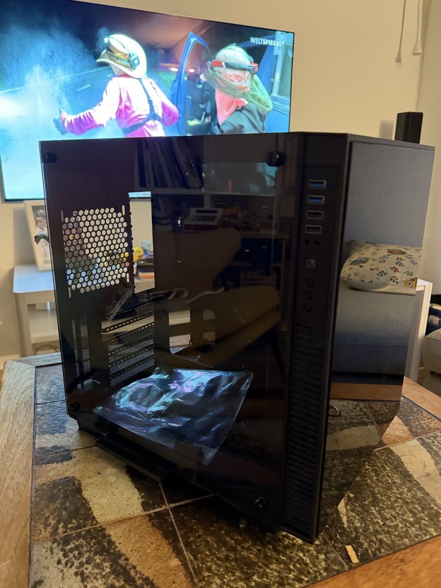 Custodie: PC Gehäuse Crystal Cube mit Lüftern  – Usato da Ostermundigen venduto da mAPLE86482