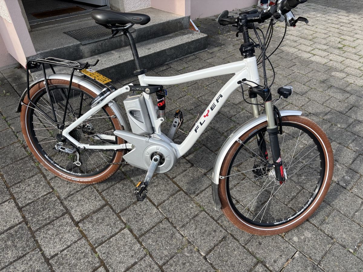 Flyer Velos: Flyer E-Bike weiss mit Display 8203 km – Gebraucht aus Brittern von Mi-rot 3