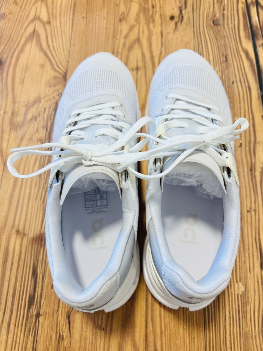 On Chaussures femmes: ON Cloud Schuhe Damen grey Gr. 37,5 neu – Neuf (Voir description) à Scuol par onf_rlc6 4